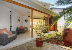 Beachside Manor - beachfront at Sapphire Beach