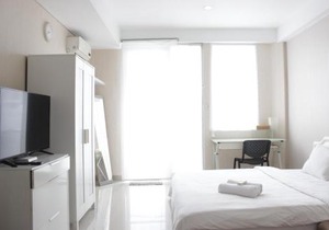 Bright Studio Room at Dago Suites Apartment near ITB By Travelio