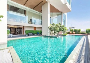 Charming Sky Bay Suite near BTS Phrakanong 简约迷人房近轻轨站 U1