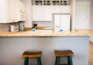 Chic Minimalist Condo with Swimming Pool, Hot Tub, and Beach Club Access