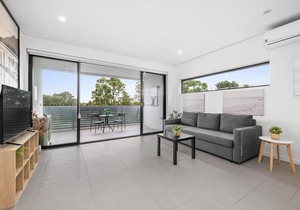 New Modern 2BR 2 baths Apt in Homebush Sleeps 6