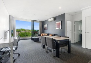 Private Apt in the heart of Southport