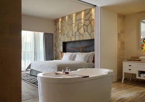 Spacious Modern Suite with Free Minibar Items (T Sand Suite7)