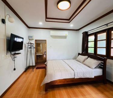 Laem Sing House | บ้านพักป้าชบา ชายหาดแหลมสิงห์