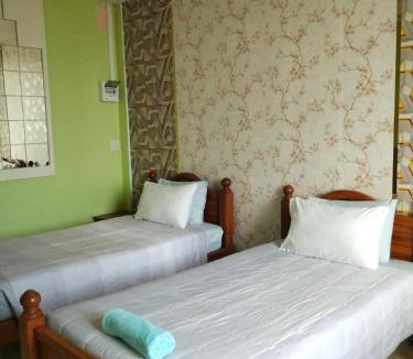 Phetchaburi Hotel | บ้านพักสายรุ้ง เพรชรบุรี
