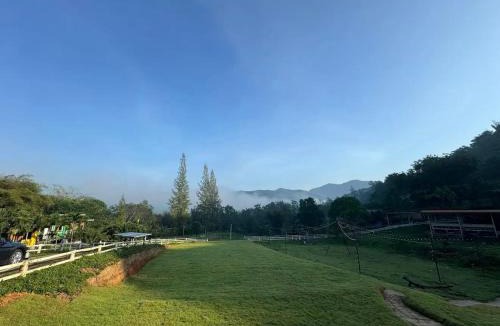 Suan Phueng House | บ้านเนินเขา รีสอร์ท&แคมป์ปิ้ง