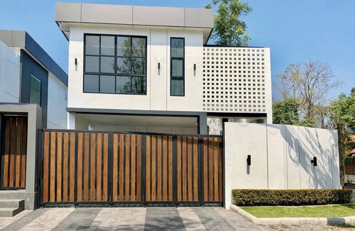 Pa Daet Villa | วิลลาพร้อมสระว่ายน้ำ 4 ห้องนอน 4 ห้องน้ำ พร้อมสิ่งอำนวยความสะดวก