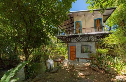 Pak Tho House | สุขใจบ้านไร่ at baannever