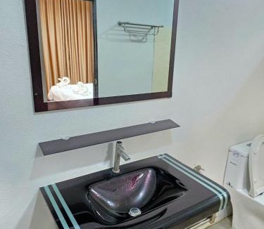 Sirindhorn Hotel | แบมบู รีสอร์ท ช่องเม็ก