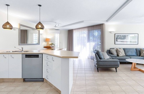 Noosaville Apartment | 1-169 "Como Noosa Riverside Apartments" Gympie Terrace, Noosaville
