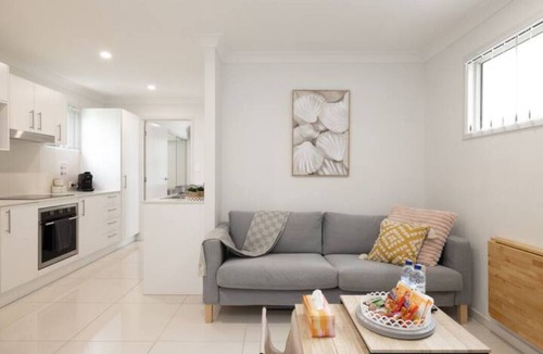 Rocklea Apartment | 1 Bdr Apt w/AC & Kitchen | Parking | 235F1