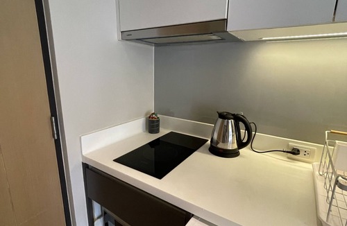 Bangkok Central Business District Condo | 10 mins to Terminal21! 4 Pax Group condo with Pool&Gym