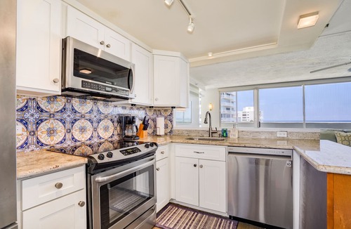 Diamond Head - Kapahulu - St. Louis Condo | 10th Floor Oceanfront🕊'Piece of Heaven'🕊for your Honolulu vacation