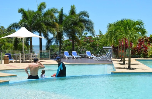 Cairns Central Business District Apartment | '124' Top Floor Hotel-Style King Room