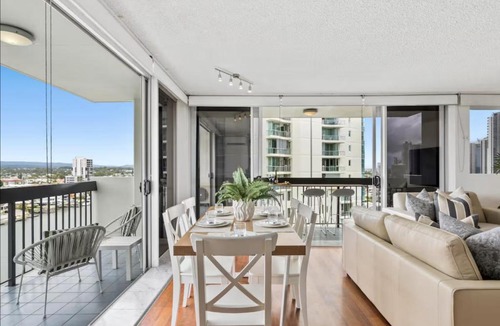 Surfers Paradise Apartment | 12th-Floor Riverfront Retreat Views Walk to Beach