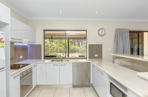 Rainbow Beach House | 18 Naiad Court - Rainbow Shores. All on one level. Easy walk to beach