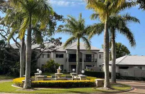 Carrara Apartment | 2 Bed/2 Bath Garden Unit + Study in a Great Central Carrara Location