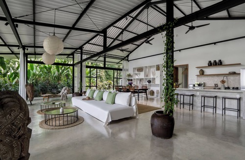 Pejeng Kawan Villa | 2-Bed Villa with Private Pool, Valley View, Child Amenities, and Daily Services