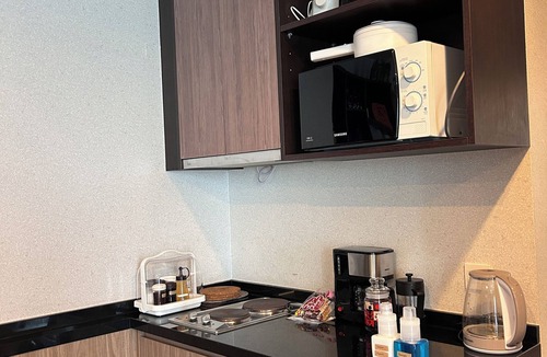 Mueang Samut Prakan District Condo | 2-bedroom condo in beautiful Tambon Sam Rong Nua with WiFi, AC, fitness room