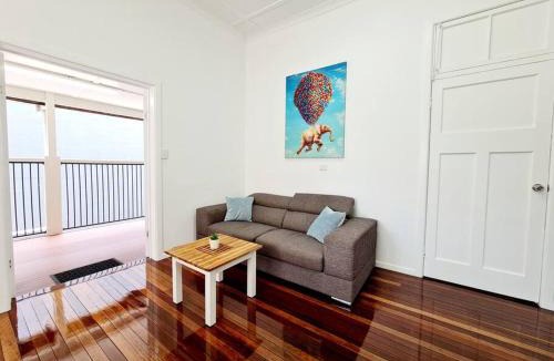 Maryborough Apartment | 2 Bedroom Unit in Maryborough CBD, Furnished
