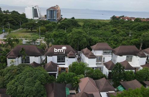 Na Chom Thian Hotel | 2 floors Thai-Bali Style, 4BR 4Bathrooms, pool with JACUZZI, 5mins-Jomtien Beach