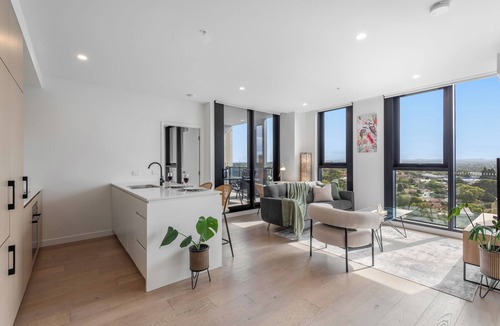 Heidelberg Heights Apartment | 2B2B | 5m from Austin Hospital | fast WiFi | parking | 9th floor balcony
