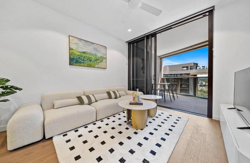 Brisbane Central Business District Apartment | 2BR Apt Lv 23 Queens Wharf Residence with Carpark - Privately Managed