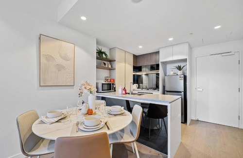 Brisbane Central Business District Apartment | 2BR Apt Lv 23 Queens Wharf Residence with Carpark - Privately Managed