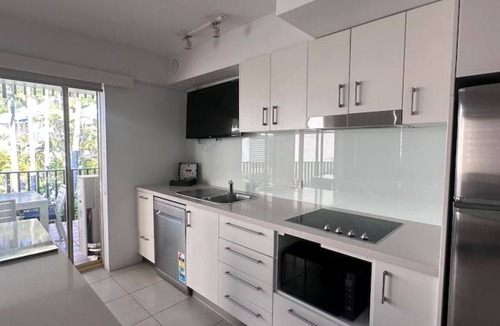 Noosa Heads Apartment | 2BR Hastings St Haven