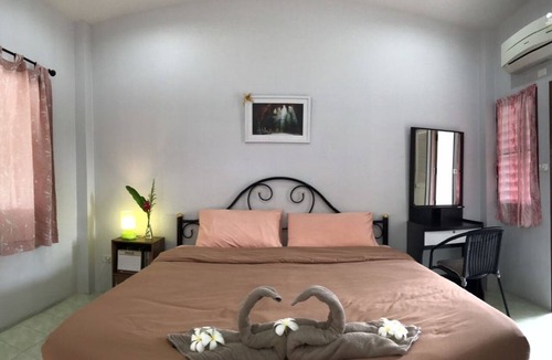 Phetchaburi House | 2N Guesthouse