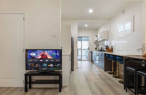 Blue Bay House | 3 BDRM Coastal Retreat | Steps to Blue Bay Beach