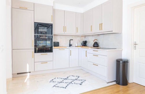 Cacilhas Apartment | 3-bedroom Apt with Private Patio in Cacilhas by Lisbeyond