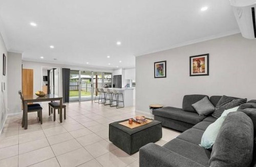 Caboolture South House | 3 Bedroom Home - Caboolture South