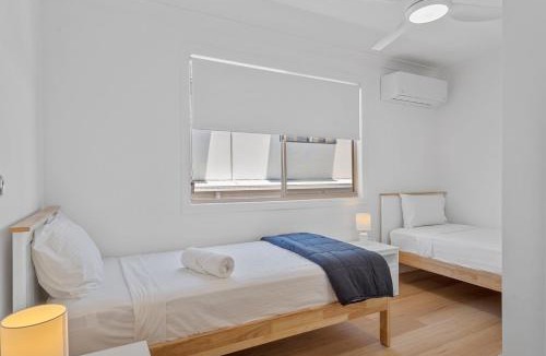 Paradise Point House | 3-BR - Stylish Gold Coast Coastal Getaway