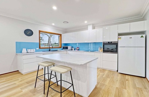 Tomakin Apartment | 4-Bed Beach House with Garden & Alfresco Dining