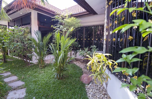 Nong Prue Villa | 4 Bed Luxury Villa with Private Pool near Walking Street & Beaches in Pattaya