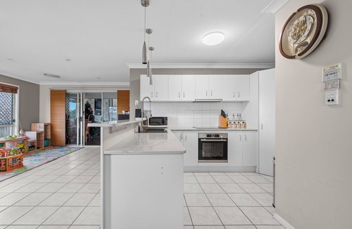 Runcorn House | 4 BR Family Home in Runcorn close to local market and quick access to CBD