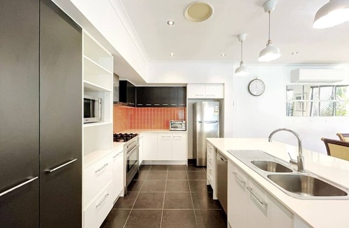Calamvale House | 4 Ensuites|Patio Pool Billiards Media Room