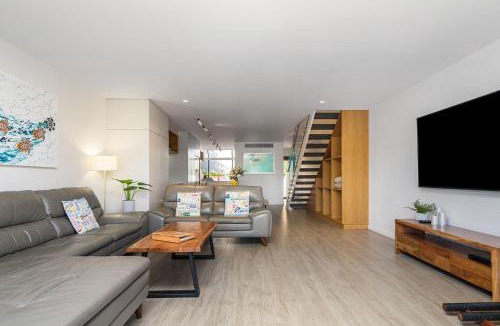Byron Bay Apartment | 4 James Cook Apartments - renovated beachside pad