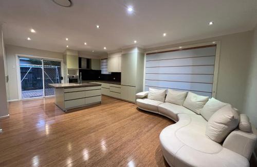 Beecroft House | 4 Yellow Room