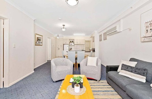 East Perth Apartment | 46 Central Perth 2BR Private Retreat- Pool &Parkng