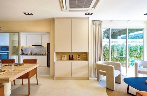 San Phak Wan Villa | 4BR Art-Luxury Pool Villa - Cozy Sala & WiFi