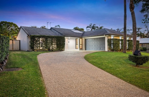 Robina House | 4BR Family Oasis w/Pool Modern and Spacious