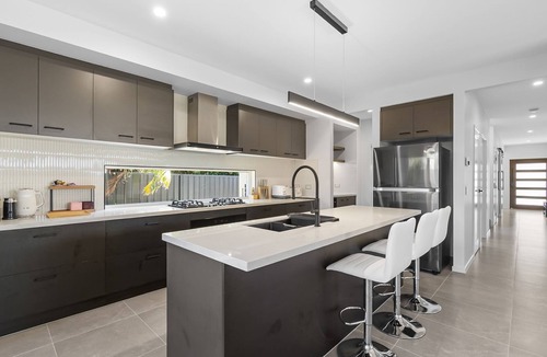Warana House | 5 bed 5 bath stunner
