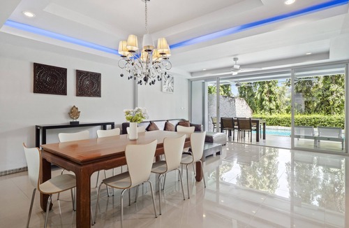 Kathu House | 5 bed/bath villa for 14 guests, private pool, 7kms to Patong beach.