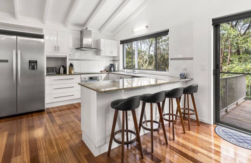 Korora House | 5 Bedroom deluxe family home at Korora - 300m to beach