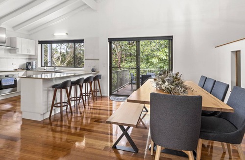 Korora House | 5 Bedroom deluxe family home at Korora - 300m to beach