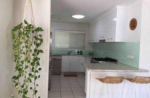 Maroochydore House | 600m walk to Beach, Family Entertainer, Aircon, Pool + Pizza oven