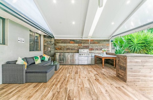 Cranebrook House | A Leisurely Three-Bedroom Home in Cranebrook