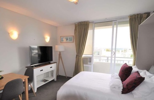 Cremorne Apartment | A Lovely Light Filled, Modern Furnished Studio In A Central Location